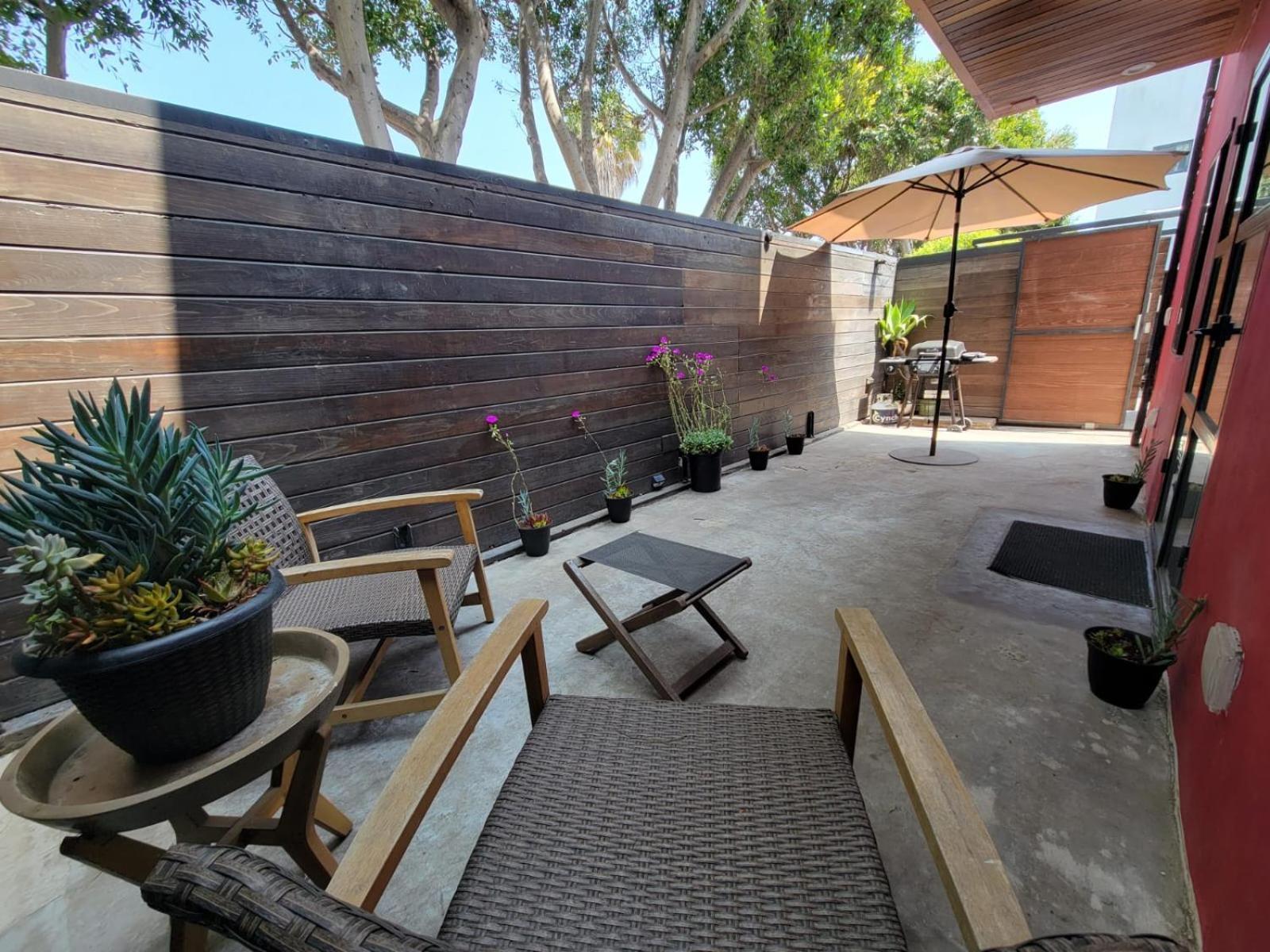 Venice Beach Studio With Large Private Patio Steps To The Beach Los Angeles Exteriér fotografie