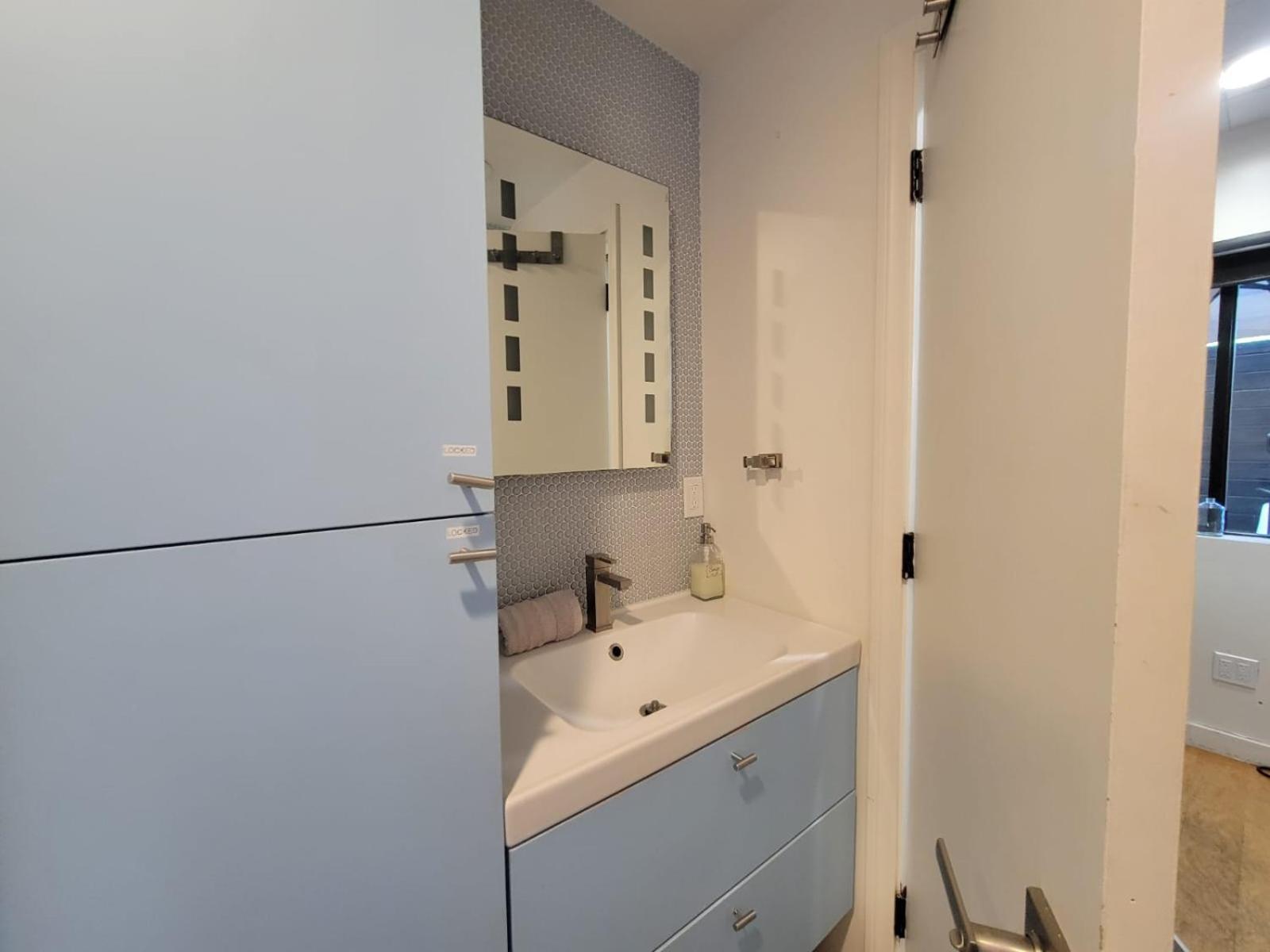 Venice Beach Studio With Large Private Patio Steps To The Beach Los Angeles Exteriér fotografie
