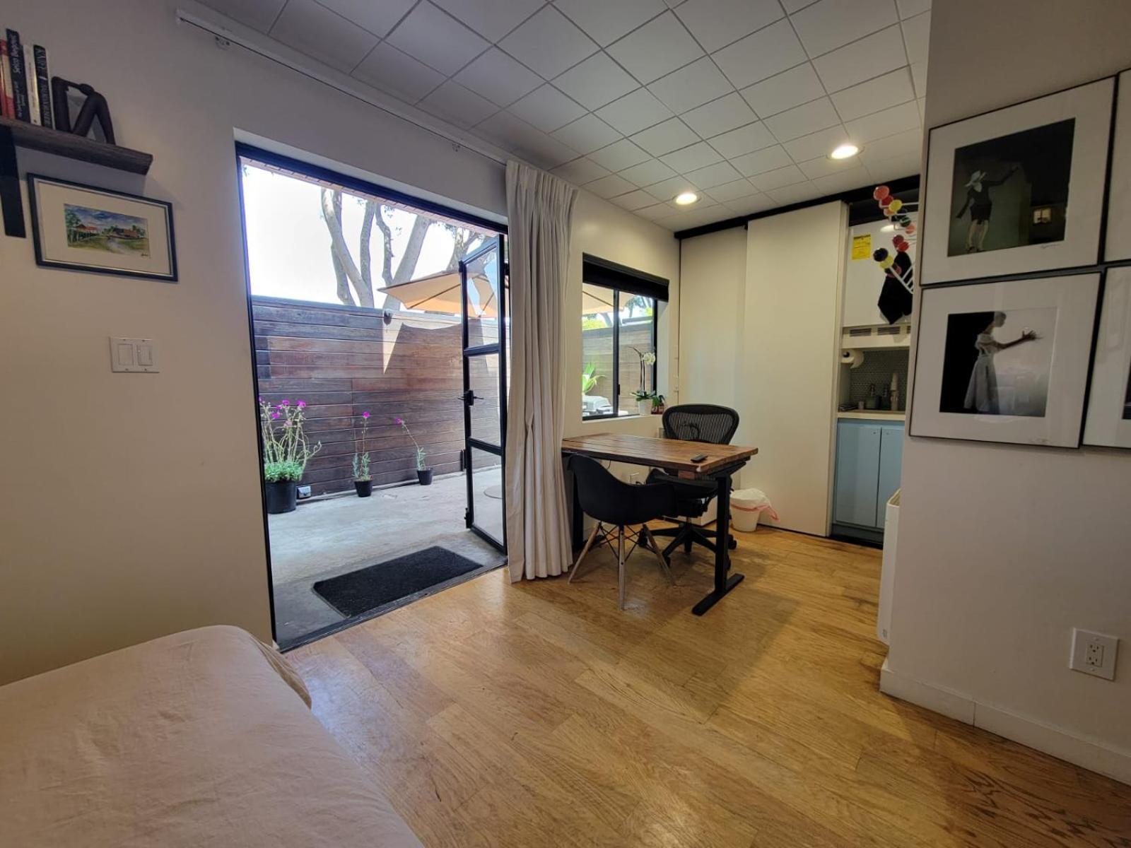 Venice Beach Studio With Large Private Patio Steps To The Beach Los Angeles Exteriér fotografie