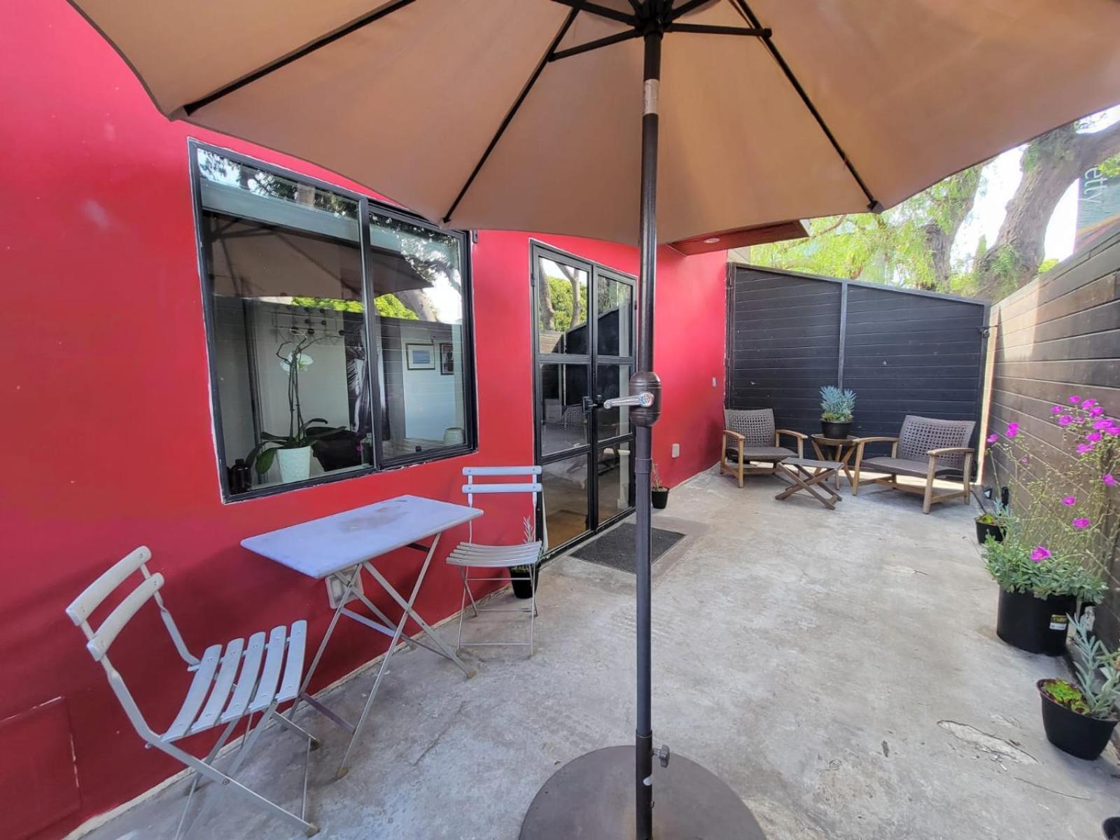 Venice Beach Studio With Large Private Patio Steps To The Beach Los Angeles Exteriér fotografie