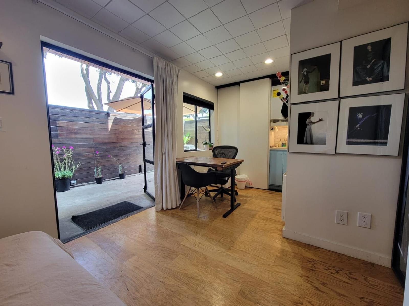 Venice Beach Studio With Large Private Patio Steps To The Beach Los Angeles Exteriér fotografie