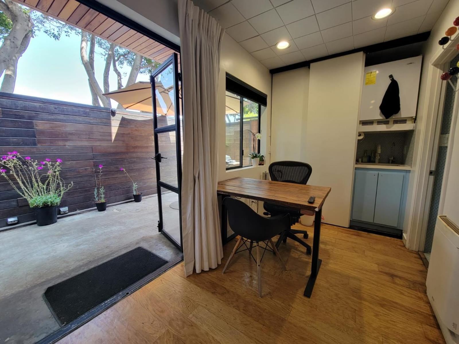 Venice Beach Studio With Large Private Patio Steps To The Beach Los Angeles Exteriér fotografie